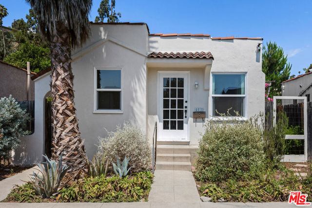 4015 Shelburn Court, Los Angeles CA: https://media.crmls.org/mediaz/38be7407-cd6c-4cd3-932c-0e30c477545b.jpg