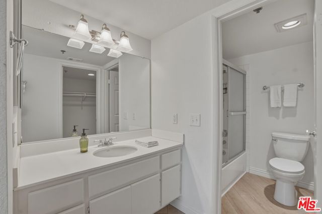 675 Oak Run Trail, Oak Park CA: https://media.crmls.org/mediaz/38be751f-2012-41a5-aaa9-7c30ed1f5d29.jpg