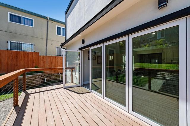 252 Euclid Avenue, Oakland CA: https://media.crmls.org/mediaz/38bec599-96bc-4abe-a5b1-066b5ef65561.jpg