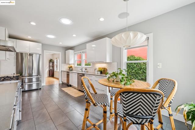 714 Evelyn Ave, Albany CA: https://media.crmls.org/mediaz/38bec69e-aff0-45b1-b30c-9965b384ef84.jpg