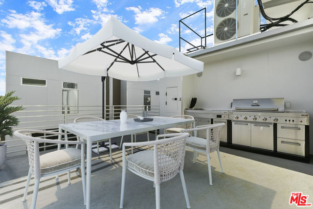 421 S Wilton Place, Los Angeles CA: https://media.crmls.org/mediaz/38bf5a01-b8db-4456-b15e-f903dbeb0244.jpg