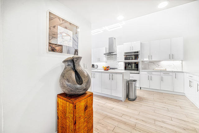 192 Kavenish Drive, Rancho Mirage CA: https://media.crmls.org/mediaz/38c1007a-58bd-4606-b2e0-97b27077e159.jpg