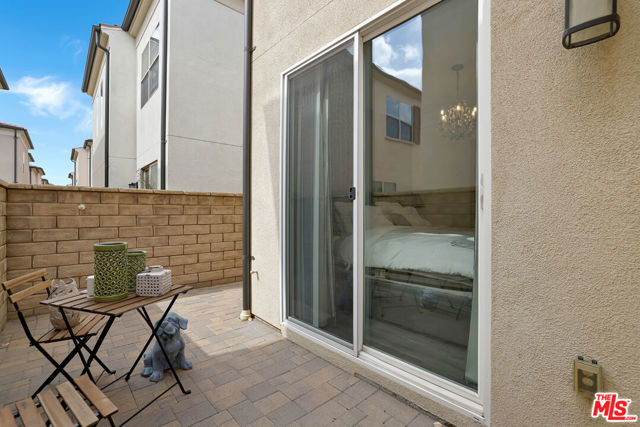 21990 Moveo Drive, Santa Clarita CA: https://media.crmls.org/mediaz/38c12ce6-9b8b-4849-a9c5-426be27fde58.jpg