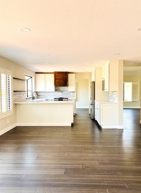 672 Chateau Place, Escondido CA: https://media.crmls.org/mediaz/38c14207-e824-4ce1-be91-eadd1fb3ba08.jpg