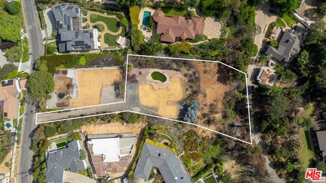 1055 El Medio Avenue, Pacific Palisades CA: https://media.crmls.org/mediaz/38c2e564-2cf3-427f-9313-6ae7016c2904.jpg
