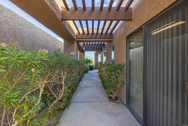 2842 Fonts Point Drive, Borrego Springs CA: https://media.crmls.org/mediaz/38c33102-5a21-4e46-9f8e-474f2ac703a4.jpg