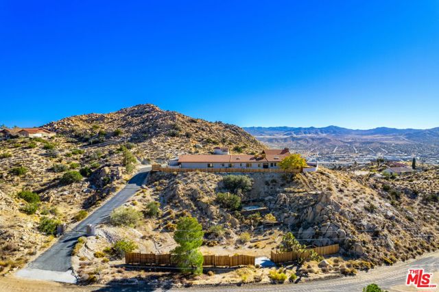 57387 San Juan Road, Yucca Valley CA: https://media.crmls.org/mediaz/38c33eeb-38bc-4eb2-a244-65eb46a75a05.jpg