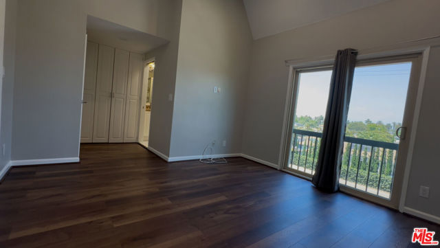 11260 Overland Avenue, Culver City CA: https://media.crmls.org/mediaz/38c3728e-2f95-48f6-806d-982bc3ebddec.jpg