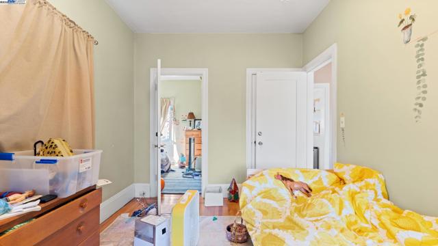 1621 E 38Th St, Oakland CA: https://media.crmls.org/mediaz/38c39aa6-5667-4c63-9795-5e9ae4314bf9.jpg