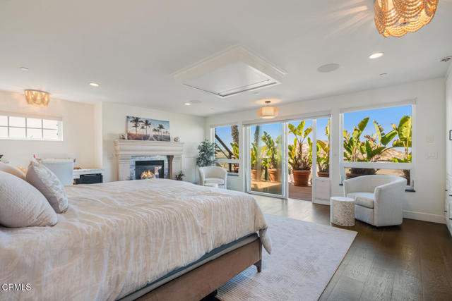 1501 Mandalay Beach Road, Oxnard CA: https://media.crmls.org/mediaz/38c434d9-a9c6-4bf1-98ea-1b01d4910d1f.jpg