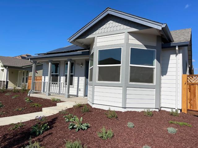 754 Livingston Avenue, King City CA: https://media.crmls.org/mediaz/38c44fbe-6a95-4e74-988a-50971d63ac06.jpg