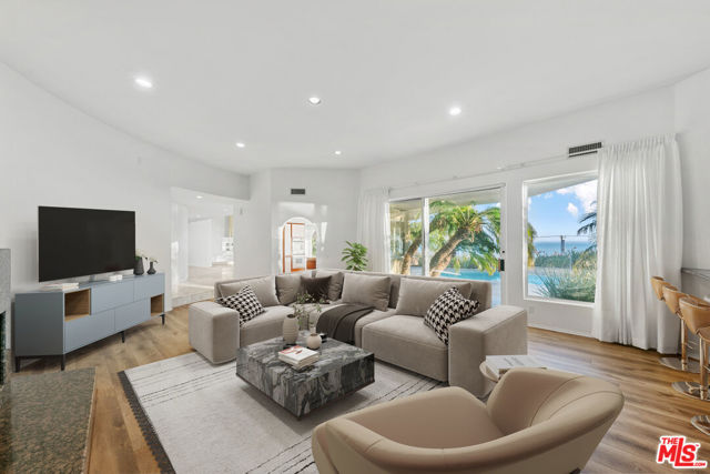 32215 Pacific Coast Highway, Malibu CA: https://media.crmls.org/mediaz/38c566c4-8d7e-46f8-8595-7a23d9216715.jpg