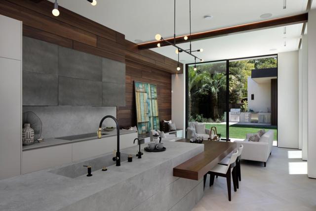 2171 Clayton Drive, Menlo Park CA: https://media.crmls.org/mediaz/38c5a915-36ae-4f78-94f1-356cf62dd36a.jpg