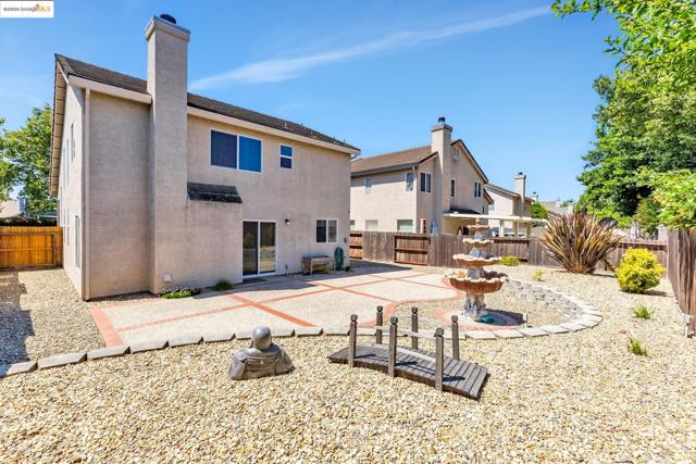 8215 Red Elk Dr, Elk Grove CA: https://media.crmls.org/mediaz/38c60bca-6ef5-4ebd-bb47-1f4560d3e105.jpg