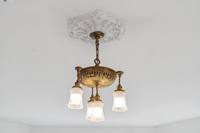 2120 Encinal Ave, Alameda CA: https://media.crmls.org/mediaz/38c6137e-7888-4c20-87cf-0d8b8636ed80.jpg