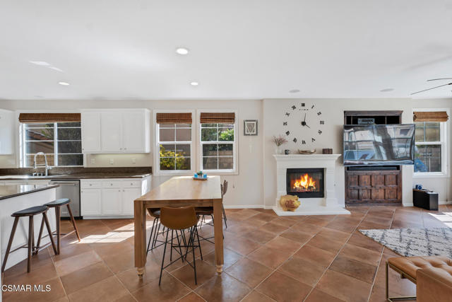 1877 Seasons Street, Simi Valley CA: https://media.crmls.org/mediaz/38c63f8d-766a-4791-9473-7a2de9643a9c.jpg
