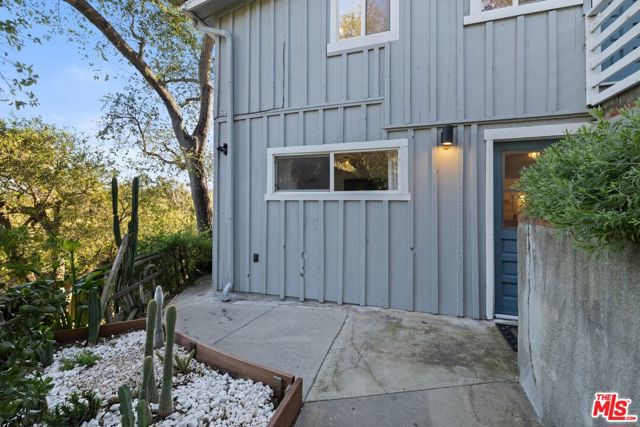 21936 Canon Drive, Topanga CA: https://media.crmls.org/mediaz/38c6592f-f87a-4c50-aeda-3bf5895240ef.jpg