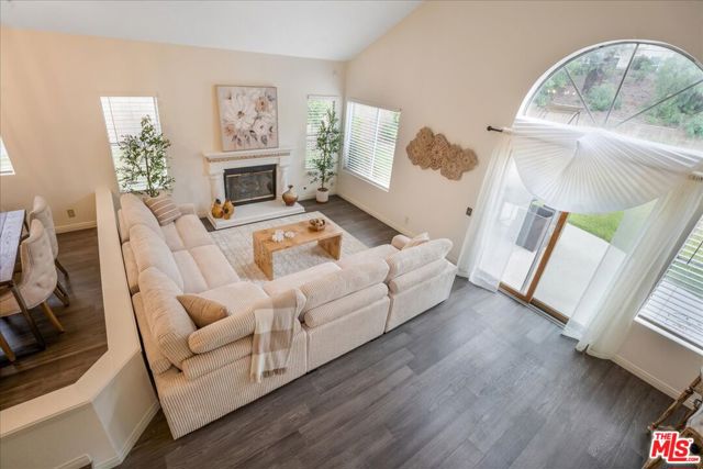12084 London Grove Court, Moorpark CA: https://media.crmls.org/mediaz/38c68101-649c-47a9-b7a9-8ac35688fe48.jpg