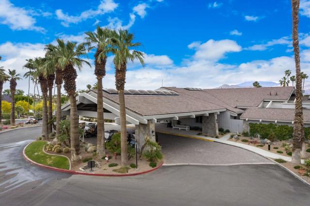 162 Lost River Drive, Palm Desert CA: https://media.crmls.org/mediaz/38c75f32-7556-4c33-bb51-379c6aa45355.jpg