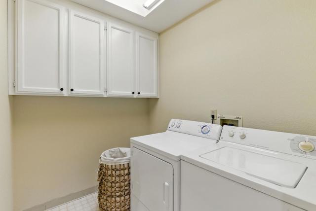 2188 Yorkshire Way, Mountain View CA: https://media.crmls.org/mediaz/38c7a502-e9ac-4bbf-ba73-6924ce19cb15.jpg