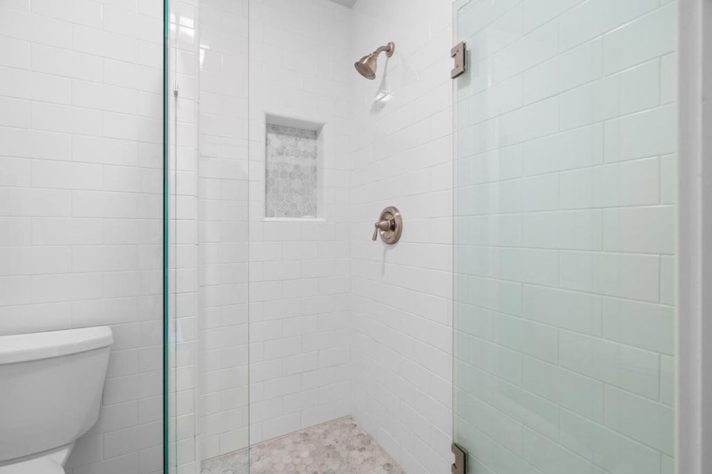 https://media.crmls.org/mediaz/38c80559-f94b-46d6-9b22-a763aeaef38a.jpg?preset=X-Large