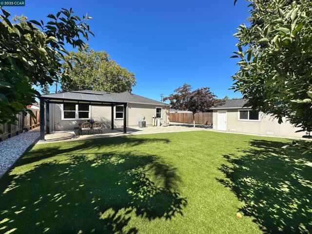 1818 Granada Dr, Concord CA: https://media.crmls.org/mediaz/38c8115d-3c6d-49d6-8970-338923340ad5.jpg