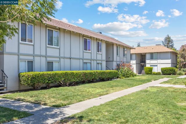 825 Oak Grove Rd, Concord CA: https://media.crmls.org/mediaz/38c83baa-c81f-41c2-9ba0-8f827d5c0323.jpg