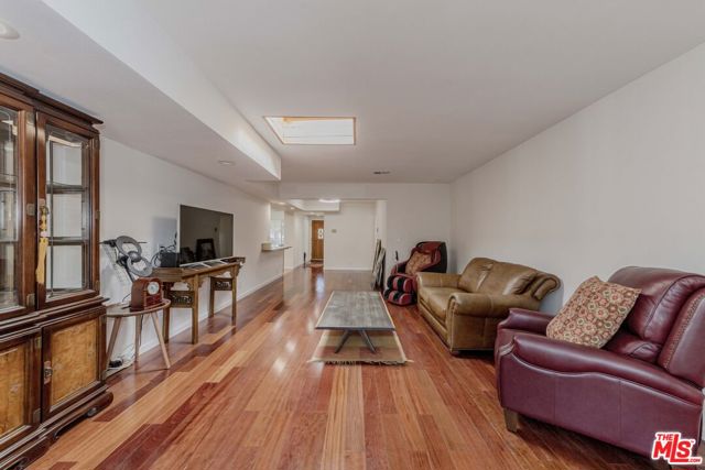 11210 Mcdonald Street, Culver City CA: https://media.crmls.org/mediaz/38c9d46e-9ec6-4619-91e4-b395ad473d3e.jpg