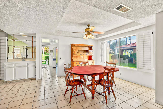 142 Camino Arroyo S, Palm Desert CA: https://media.crmls.org/mediaz/38c9e1b6-fe60-4560-88ba-126722497852.jpg