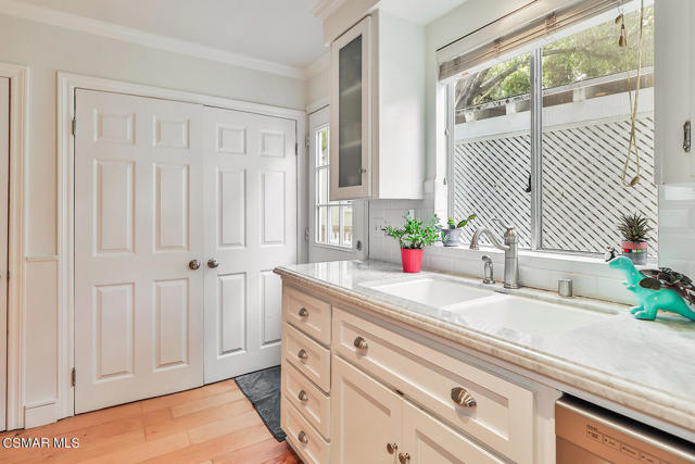 90 Sherwood Drive, Westlake Village CA: https://media.crmls.org/mediaz/38ca4a2f-5ba2-4293-b10b-e607212d6755.jpg