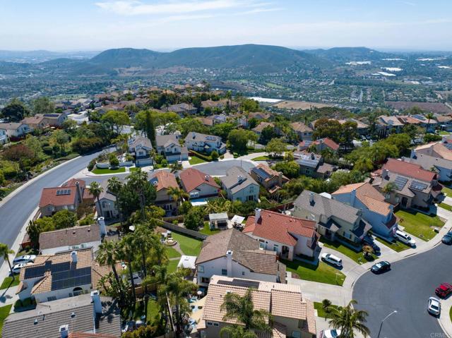 2490 Bear Rock Gln, Escondido CA: https://media.crmls.org/mediaz/38cb5ad5-04d0-42c5-b61b-e59b459873c6.jpg