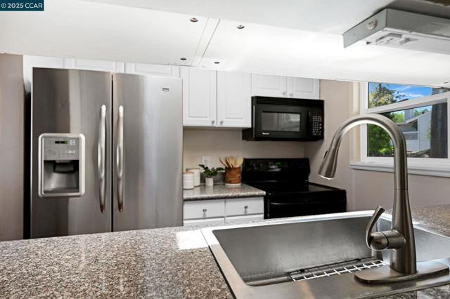 433 Ridgeview Dr, Pleasant Hill CA: https://media.crmls.org/mediaz/38cb61d4-2bf2-4c1b-8bba-a3bdbe9d52d5.jpg