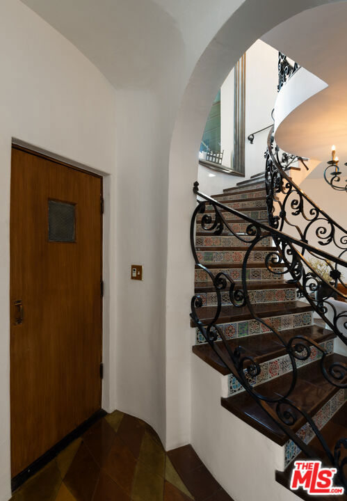 2200 Maravilla Drive, Los Angeles CA: https://media.crmls.org/mediaz/38cb9e30-83cc-4850-bf02-cb3f427727d5.jpg