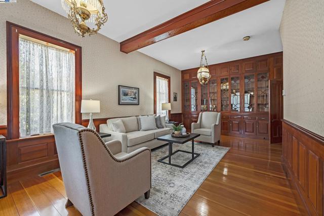 2211 College Avenue, Livermore CA: https://media.crmls.org/mediaz/38cbf75e-b5ce-4578-8d1d-a5978275770b.jpg