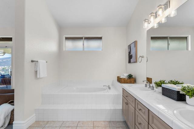 1337 Oak View Way, Escondido CA: https://media.crmls.org/mediaz/38cc74ef-14da-4a8d-aaa2-ba9e2b81bc16.jpg