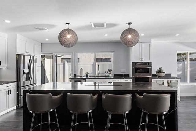 Detail Gallery Image 5 of 28 For 110 Turner Ave, Encinitas,  CA 92024 - 3 Beds | 2 Baths