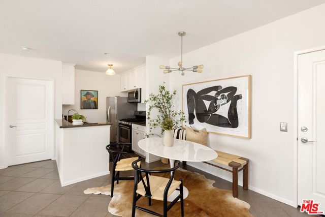 7320 Hawthorn Avenue, Los Angeles CA: https://media.crmls.org/mediaz/38cd417b-0721-451f-be75-af03911655a7.jpg