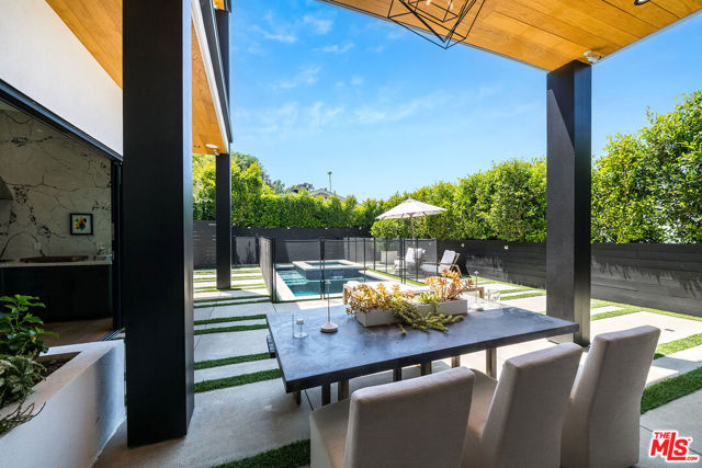 11258 Laurie Drive, Studio City CA: https://media.crmls.org/mediaz/38cd8274-af2f-47db-a8e9-15d8857a6608.jpg