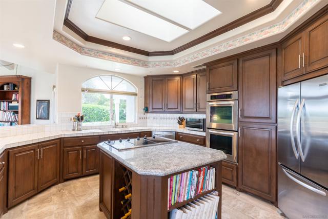 2377 Vern Drive, Fallbrook CA: https://media.crmls.org/mediaz/38cdc67d-a3ce-4334-ad07-c2dc502f7c4b.jpg