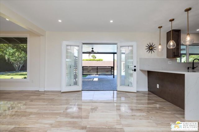 372 E Molino Road, Palm Springs CA: https://media.crmls.org/mediaz/38cddda5-1deb-42bd-910b-75b8783c4d33.jpg