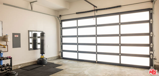 926 N Crescent Heights Boulevard, Los Angeles CA: https://media.crmls.org/mediaz/38cde581-f576-46fc-a288-9aa11fa6b172.jpg