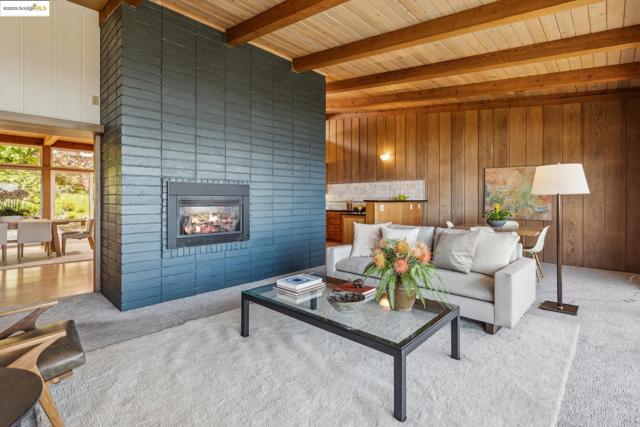 1 Garden Dr, Kensington CA: https://media.crmls.org/mediaz/38ce4872-bbb2-4e84-aa5d-3a2c52f09242.jpg