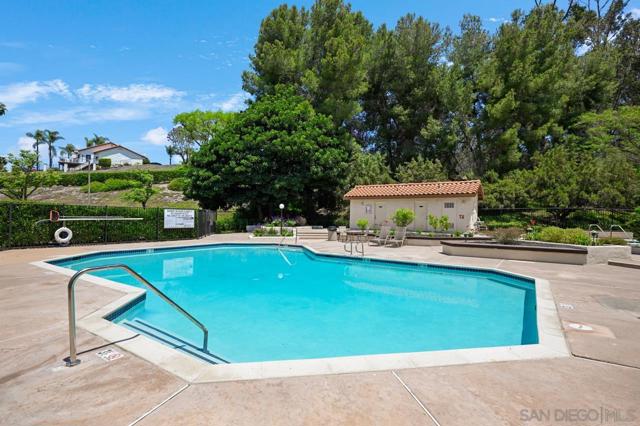 701 Fino Glen, Escondido CA: https://media.crmls.org/mediaz/38cebab3-64c0-4b34-a29e-226bef46d77e.jpg