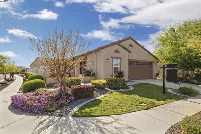 2961 Clear Point Way, Manteca CA: https://media.crmls.org/mediaz/38cedefa-8687-4b4c-953d-ad98014afa2c.jpg