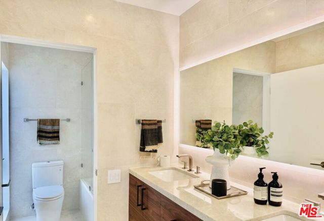 20374 Seaboard Road, Malibu CA: https://media.crmls.org/mediaz/38cf1279-c1f7-4ebb-aba2-34a459311cf9.jpg