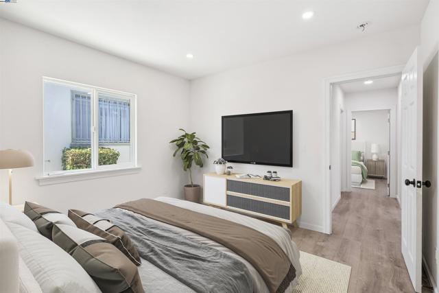 5542 Harvey Ave, Oakland CA: https://media.crmls.org/mediaz/38cf2d76-41bf-47b1-957b-21a1e361765c.jpg