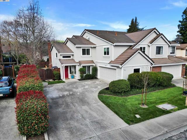 30 San Vicente Ct, Danville CA: https://media.crmls.org/mediaz/38cfd596-ba8b-4cc2-bce7-f926fb0e5ad6.jpg