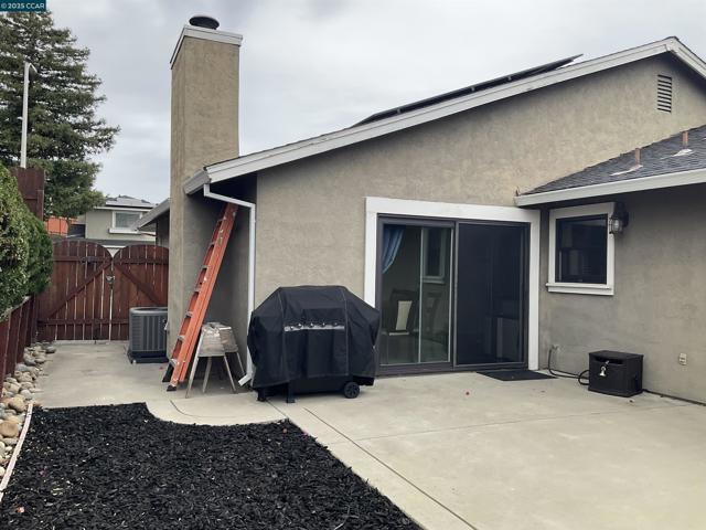4041 Saint Andrews Way, Antioch CA: https://media.crmls.org/mediaz/38d004c2-6872-4519-a49c-0120b2ca4eb1.jpg