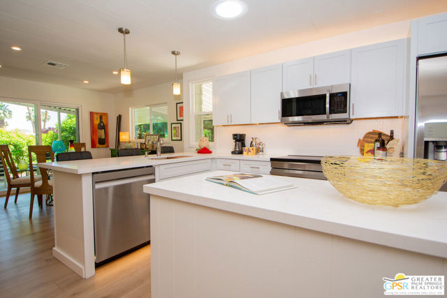 480 Calle Madrigal, Cathedral City CA: https://media.crmls.org/mediaz/38d0f60c-dd74-424d-8b08-f2384da95193.jpg