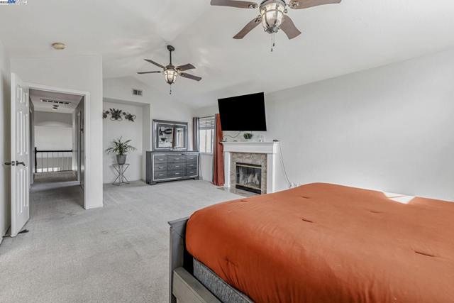 639 Eaker Ct, Antioch CA: https://media.crmls.org/mediaz/38d11210-2828-470d-9473-a671a24cbd63.jpg